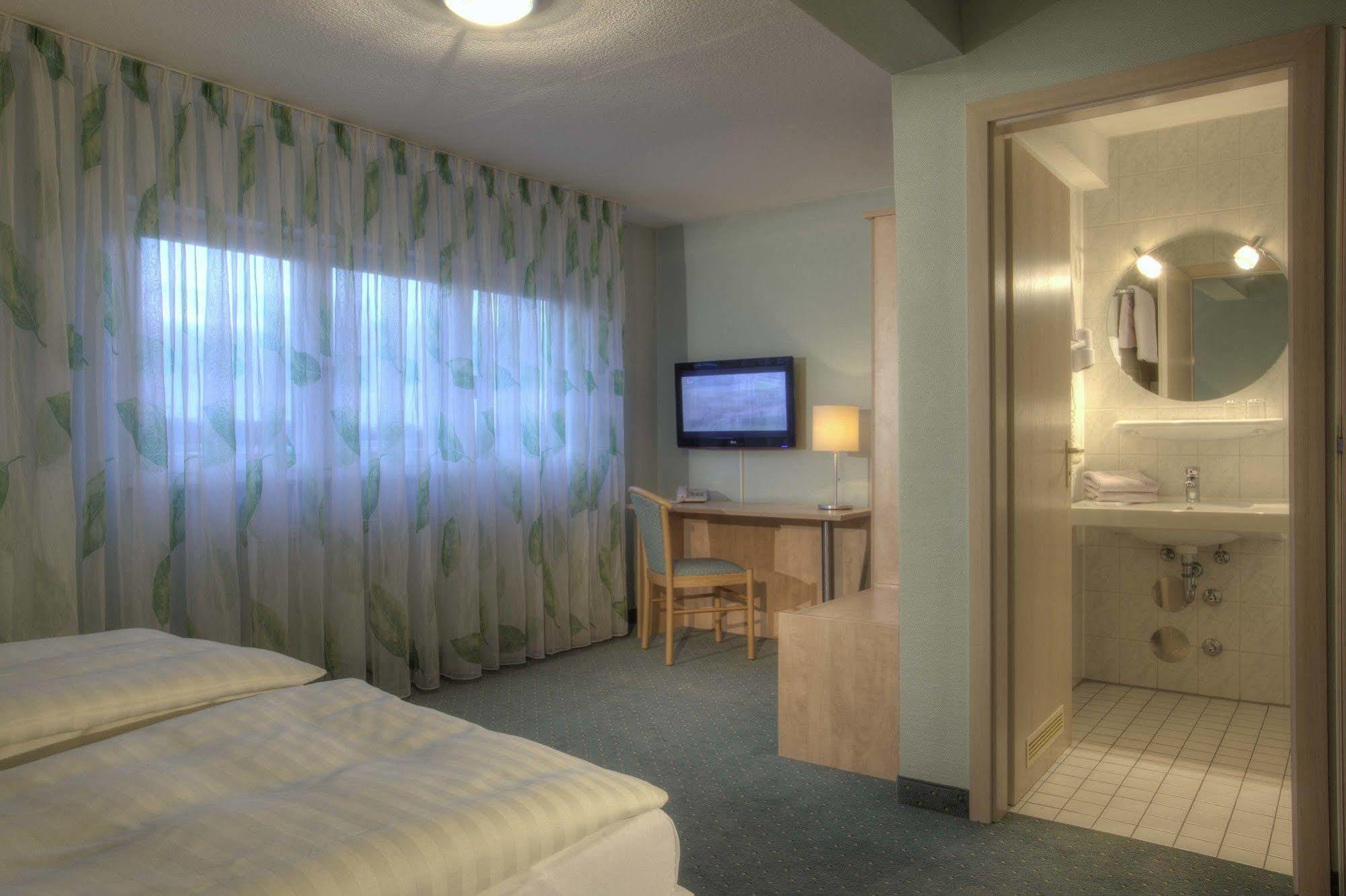 Hotel Zur Muehle Urbach  Ngoại thất bức ảnh